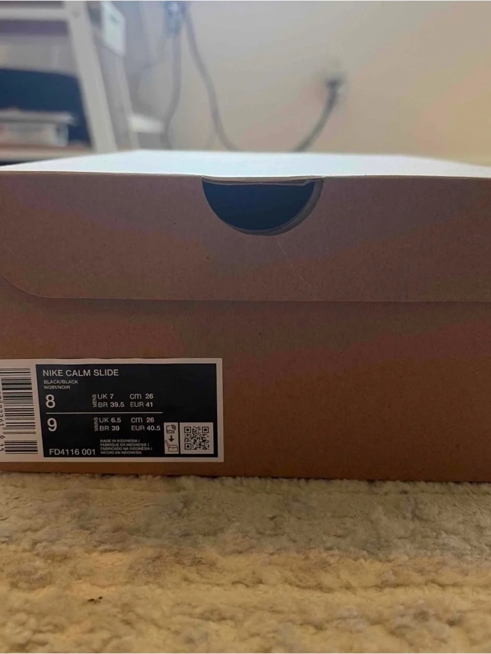Nike minimalist black